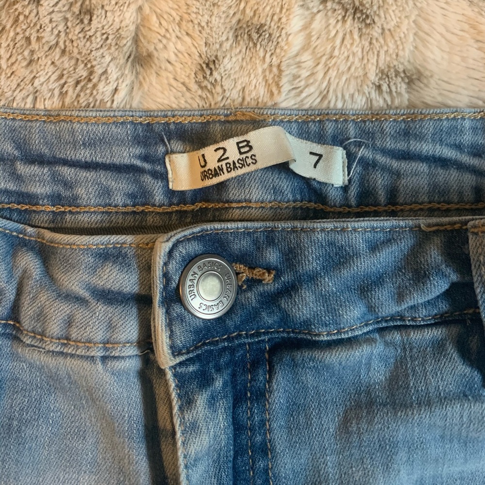 Urban Basics Shorts - Picture 2 of 3